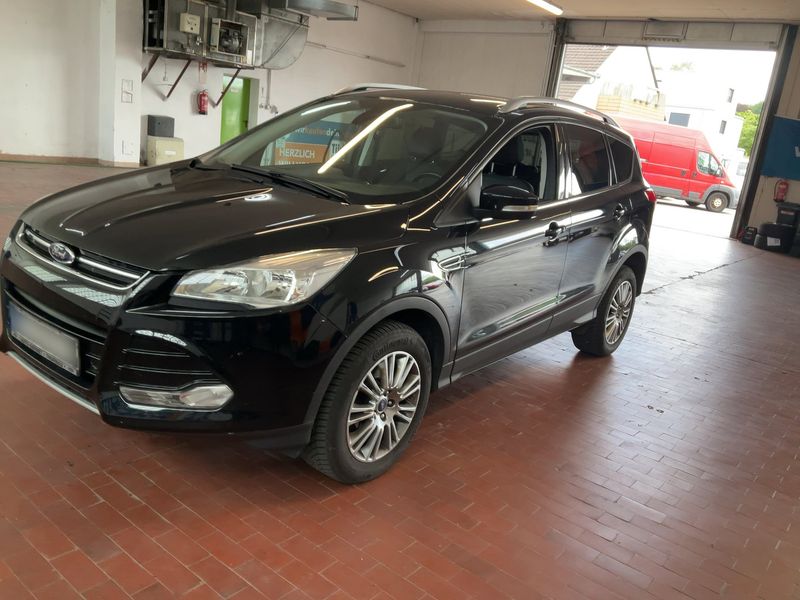 Ford Kuga 2.0 TDCi Titanium — zdjęcie 2