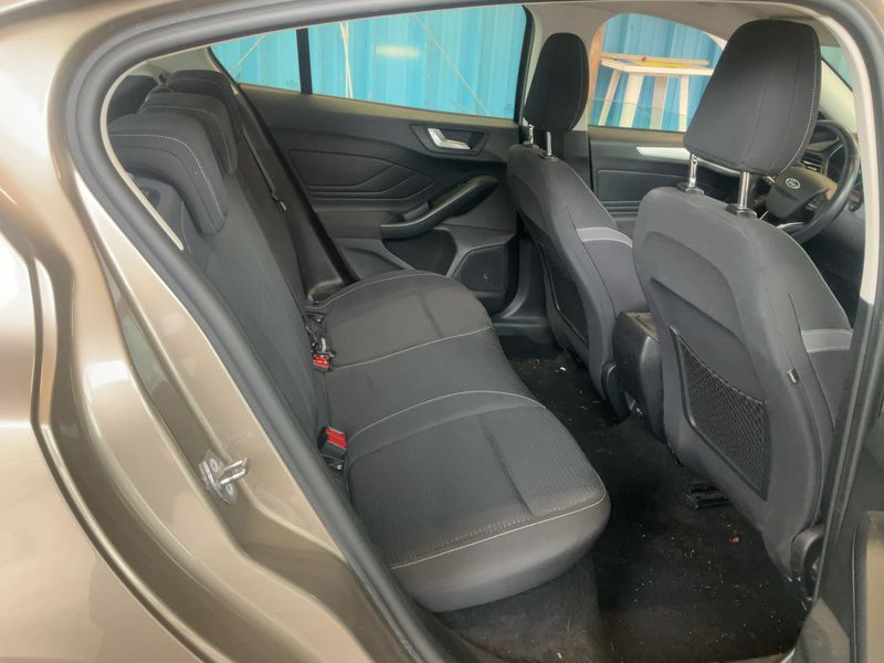 Ford Focus 1.5 TDCi EcoBlue Trend Business — zdjęcie 14