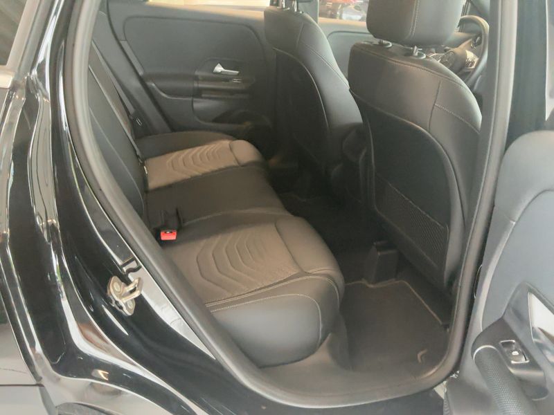 Mercedes-Benz GLA-Klasse GLA 180 Mild-Hybrid — zdjęcie 14