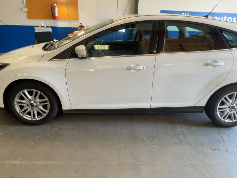 Ford Focus 1.0 EcoBoost Titanium 2014 – снимка 4