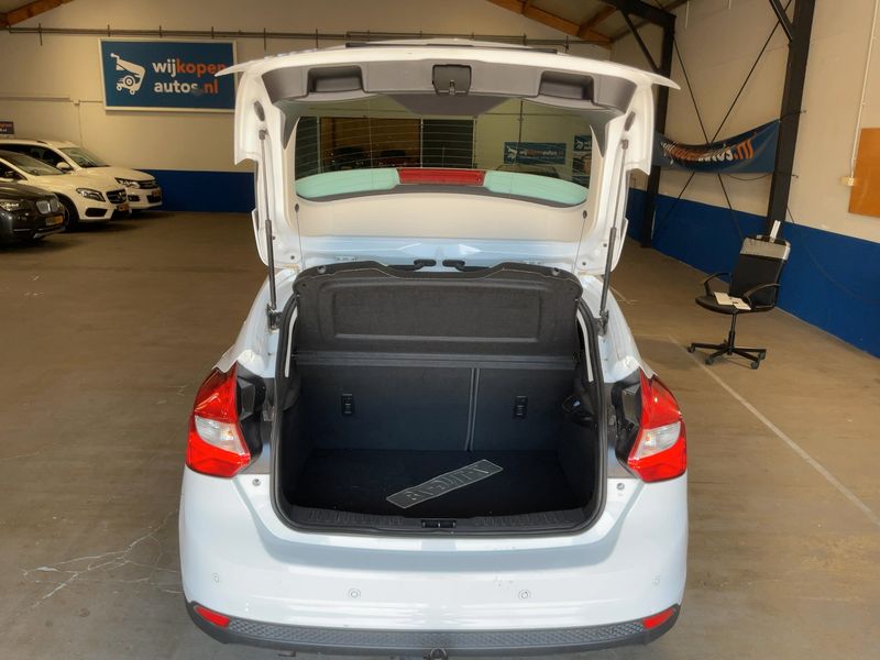 Ford Focus 1.0 EcoBoost Titanium 2014 – снимка 15