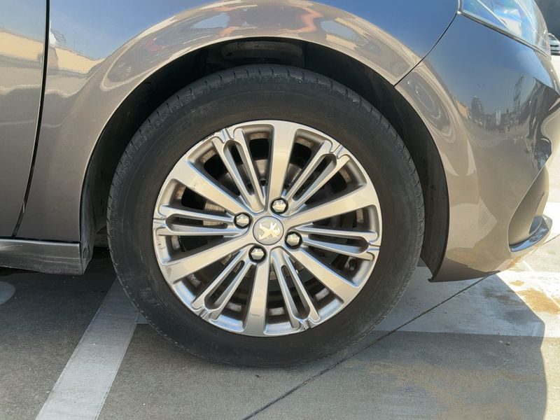 Peugeot 208 1.2 PureTech Style 2018 – снимка 11