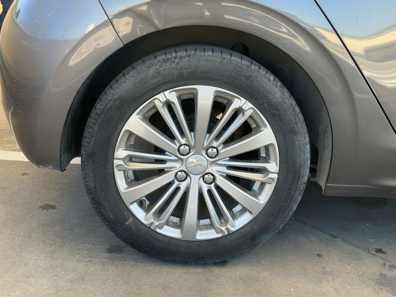 Peugeot 208 1.2 PureTech Style 2018 – снимка 9