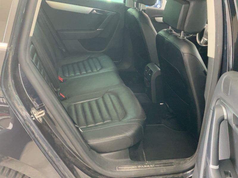 Volkswagen Passat 2.0 TDI Highline BlueMotion Tech — zdjęcie 14