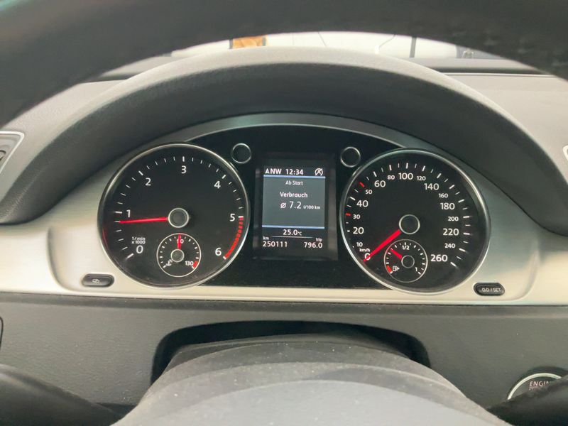 Volkswagen Passat 2.0 TDI Highline BlueMotion Tech — zdjęcie 13