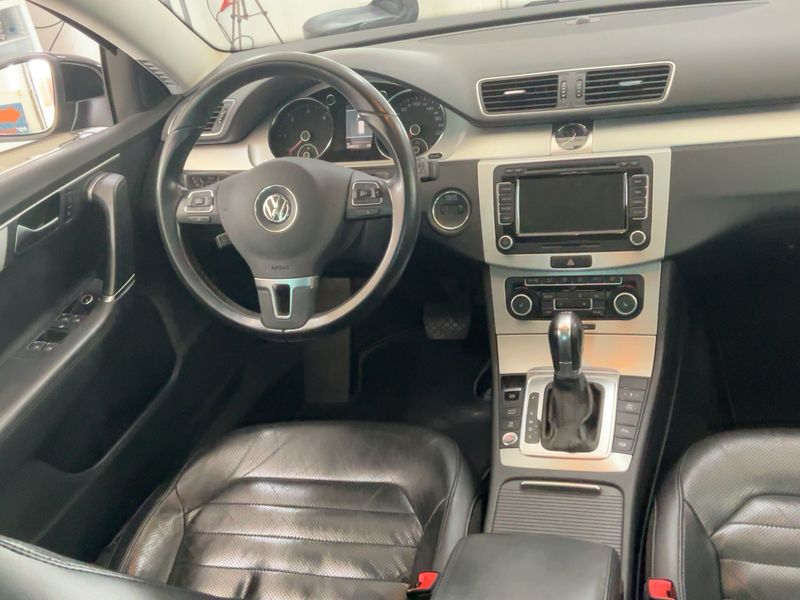Volkswagen Passat 2.0 TDI Highline BlueMotion Tech — zdjęcie 12