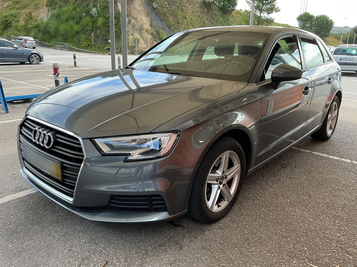 Audi A3 2019 — photo 1