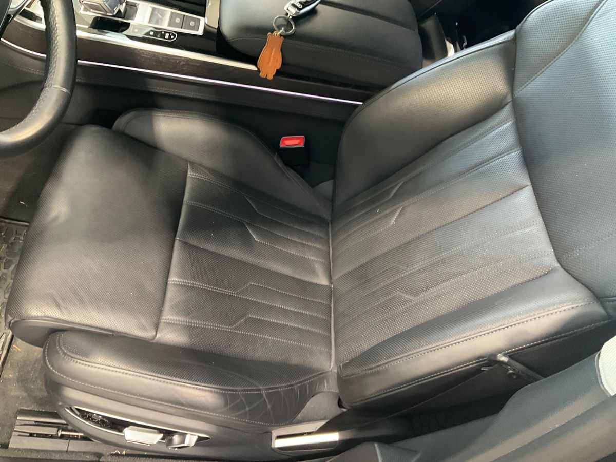 Audi A8 2023 — photo 3