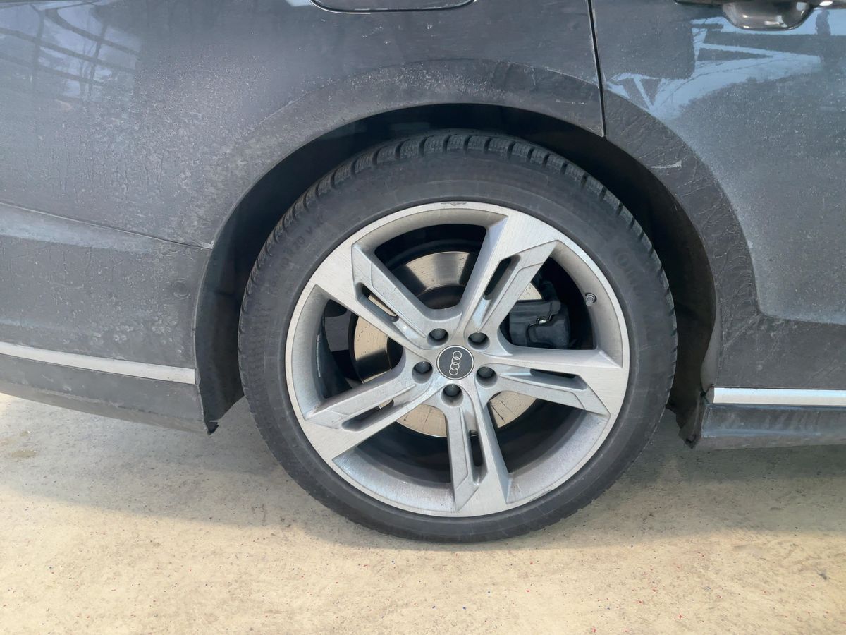 Audi A8 2023 — photo 10