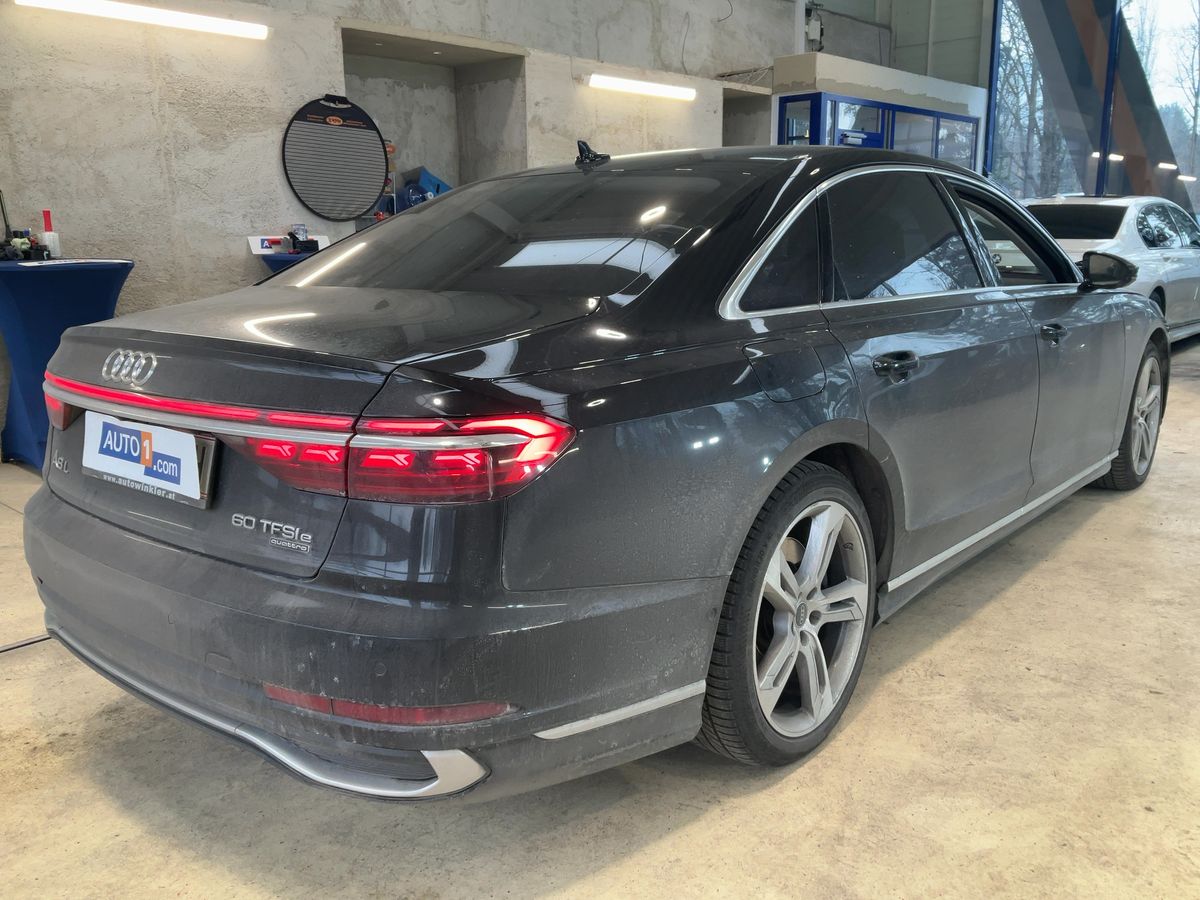 Audi A8 2023 — photo 9
