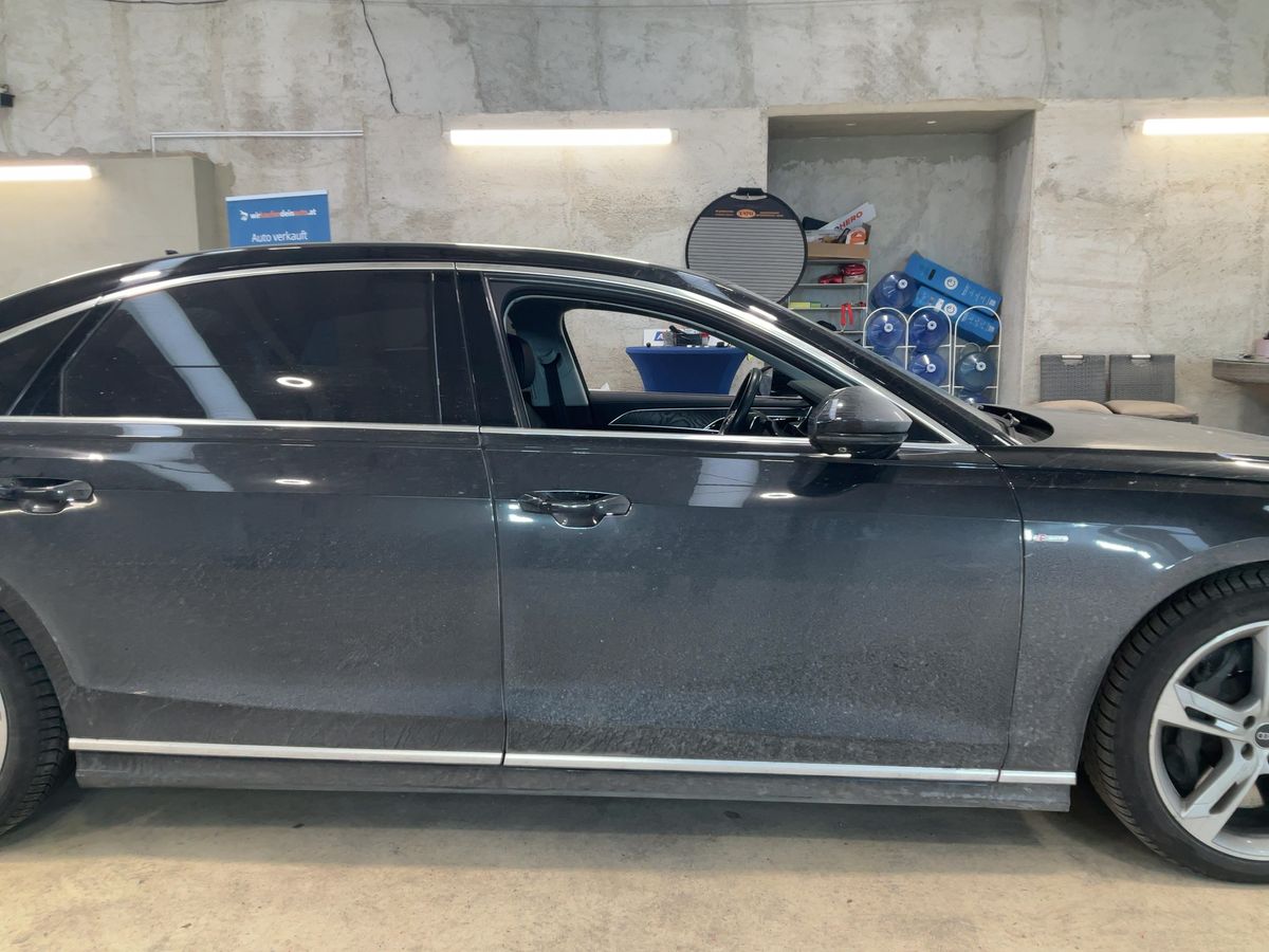Audi A8 2023 — photo 11