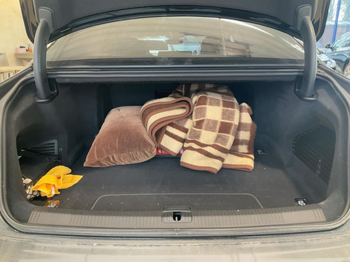 Audi A8 2023 — photo 16