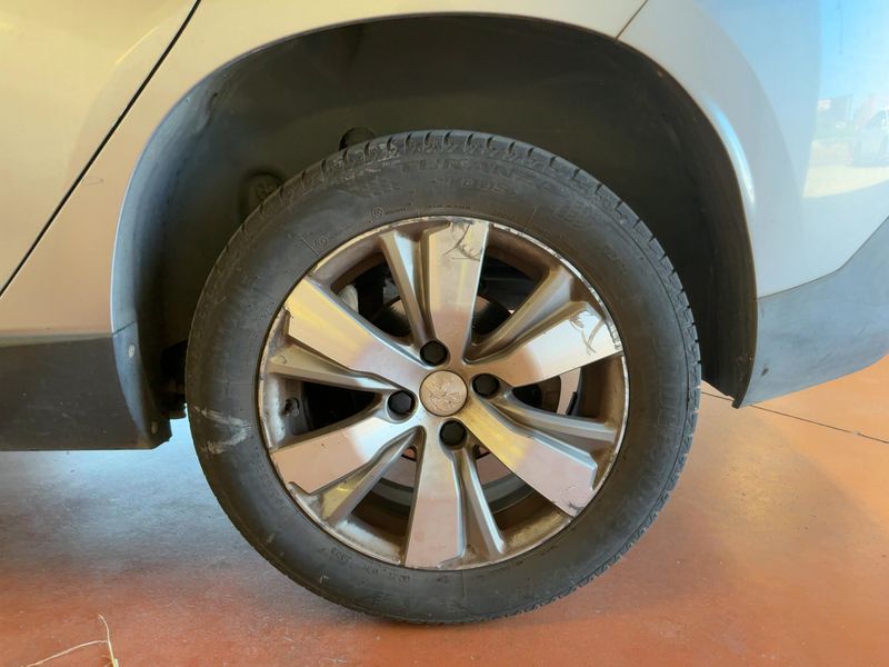 Peugeot 2008 1.2 PureTech Allure 2015 – снимка 5