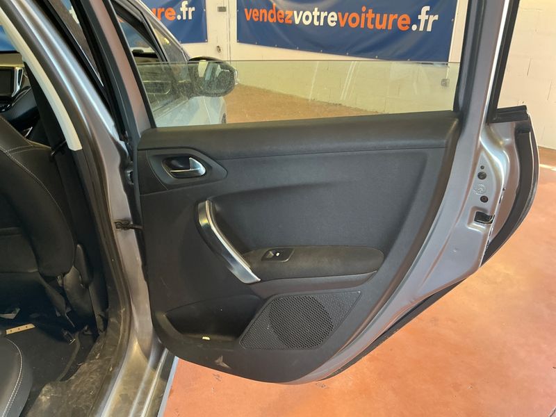 Peugeot 2008 1.2 PureTech Allure 2015 – снимка 32