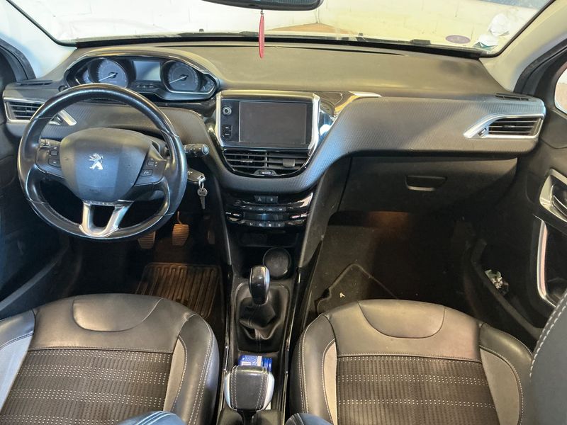 Peugeot 2008 1.2 PureTech Allure 2015 – снимка 17