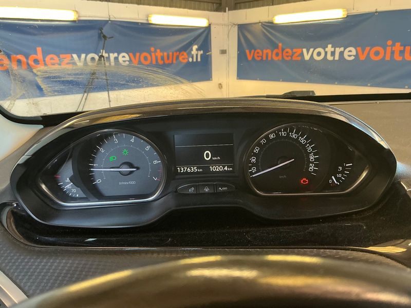 Peugeot 2008 1.2 PureTech Allure 2015 – снимка 18