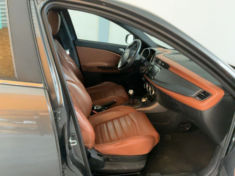 Alfa Romeo Giulietta 1.4 Turbo Turismo — zdjęcie 11
