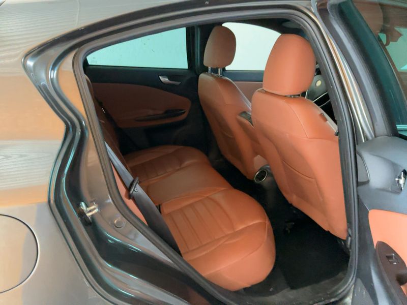Alfa Romeo Giulietta 1.4 Turbo Turismo — zdjęcie 14