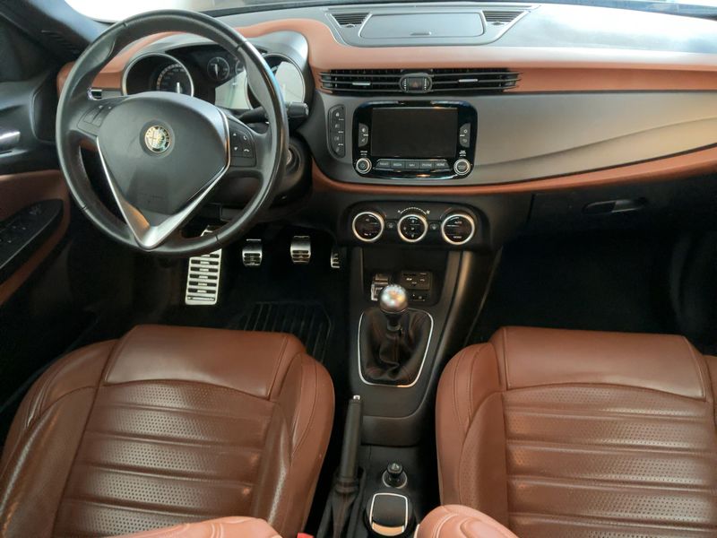 Alfa Romeo Giulietta 1.4 Turbo Turismo — zdjęcie 12