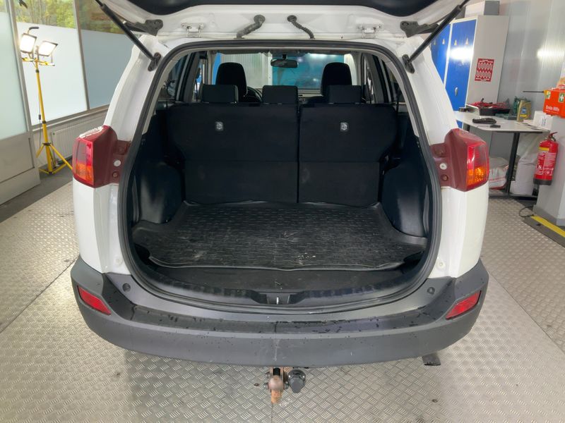 Toyota RAV 4 2.0 D-4D City 2015 – снимка 16