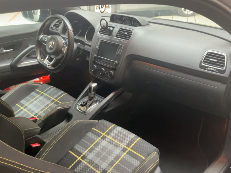 Volkswagen Scirocco 2.0 TDI Carat BlueMotion Tech Start-Stopp — zdjęcie 12