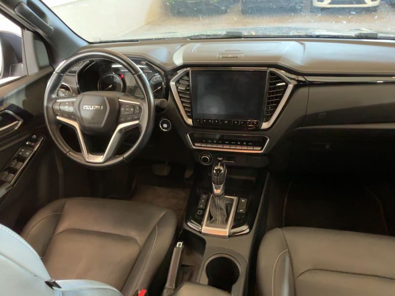 Isuzu D-MAX 1.9 Turbodiesel Double Cab 4WD V-CROSS — zdjęcie 12
