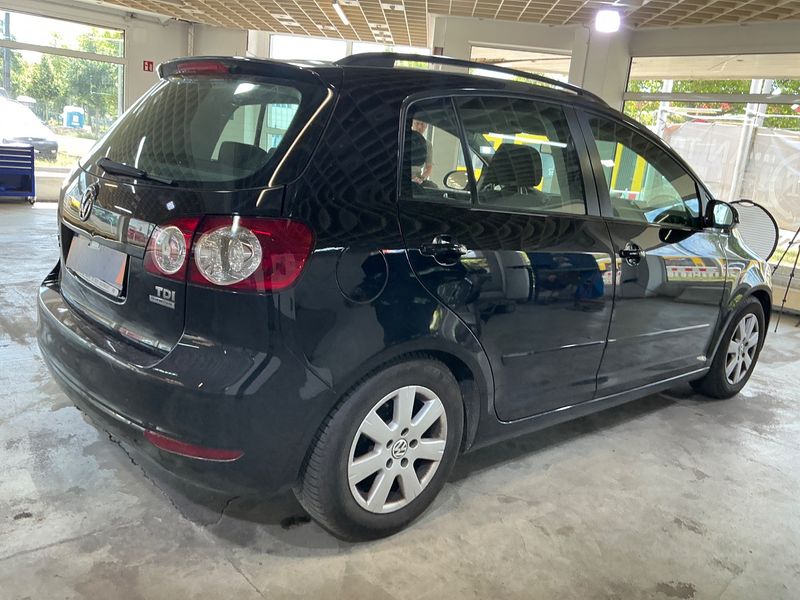 Volkswagen Golf VI Plus 1.6 TDI Trendline BlueMotion Tech — zdjęcie 2