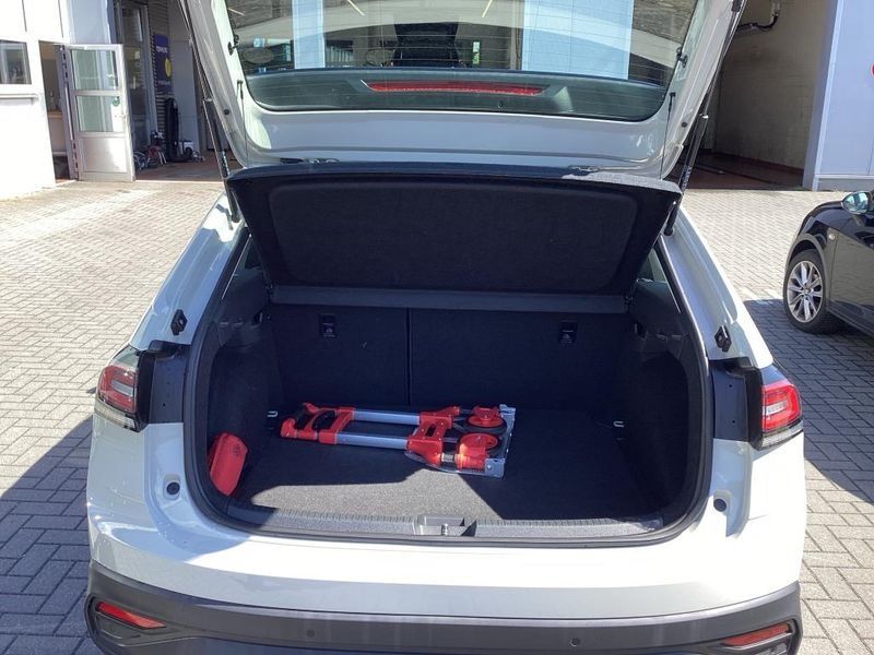 Volkswagen Taigo 1.0 TSI Life — zdjęcie 9