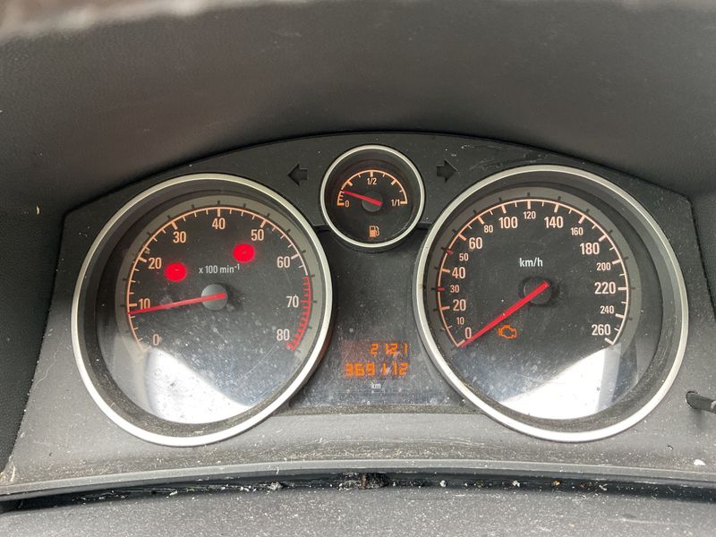 Opel Astra 1.4 Edition — zdjęcie 4