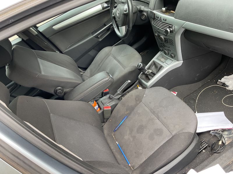 Opel Astra 1.4 Edition — zdjęcie 3