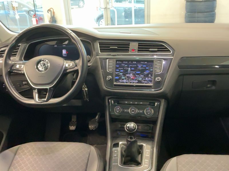 Volkswagen Tiguan 1.6 TDI Business BlueMotion Tech — zdjęcie 12