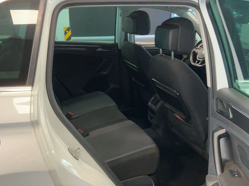Volkswagen Tiguan 1.6 TDI Business BlueMotion Tech — zdjęcie 14