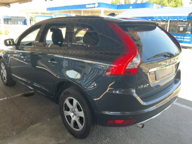 Volvo XC60 2.0 D3 Kinetic 2WD — zdjęcie 3