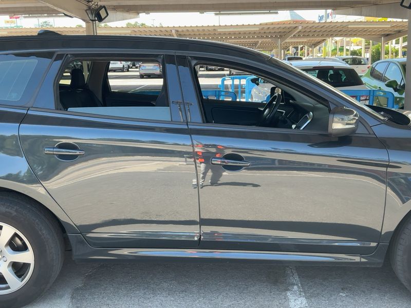 Volvo XC60 2.0 D3 Kinetic 2WD — zdjęcie 7