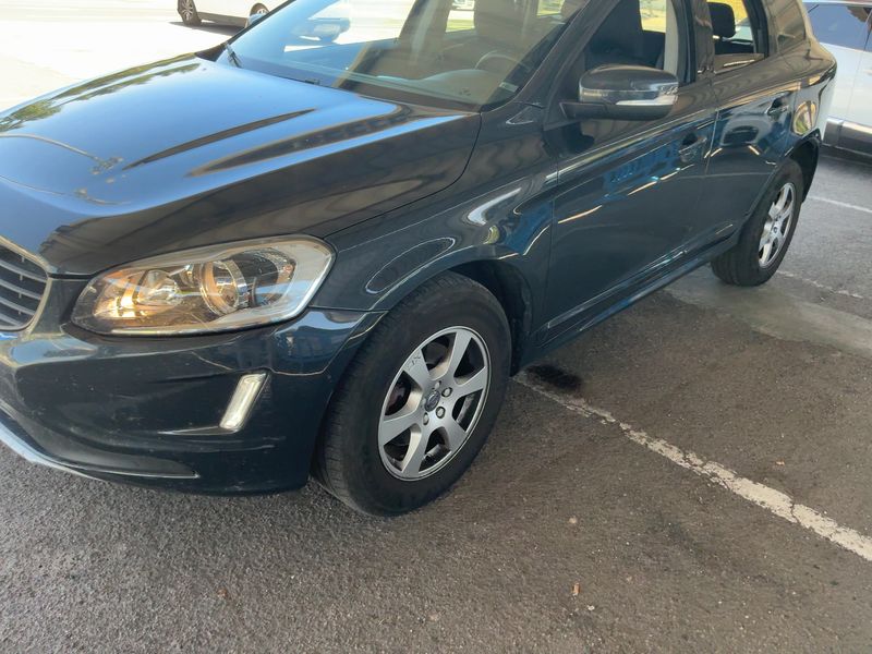 Volvo XC60 2.0 D3 Kinetic 2WD — zdjęcie 2