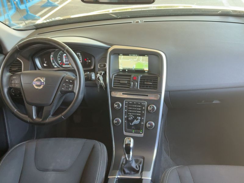 Volvo XC60 2.0 D3 Kinetic 2WD — zdjęcie 12