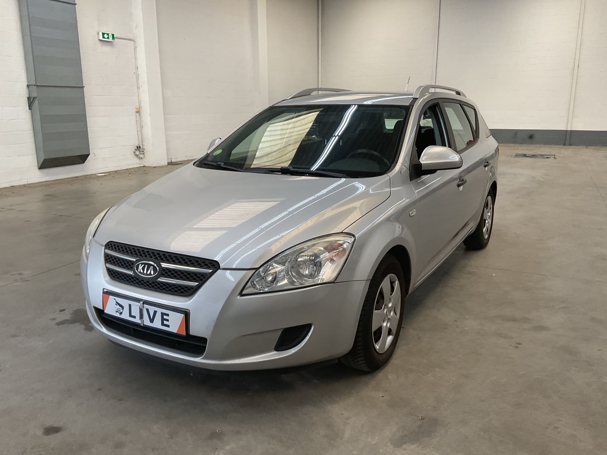 Kia cee'd 2009 — photo 1