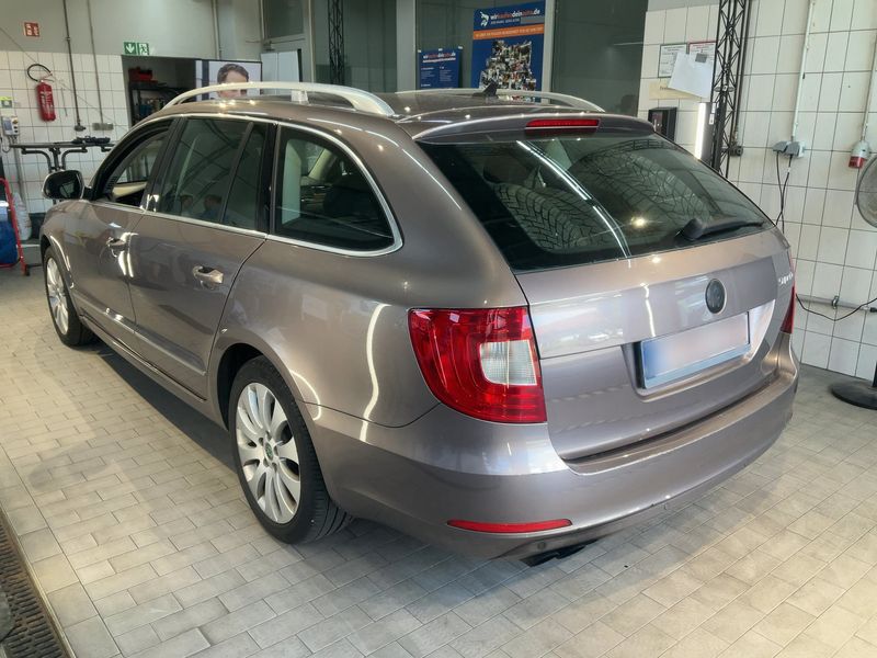 Skoda Superb 2.0 TDI Elegance 2012 – снимка 6