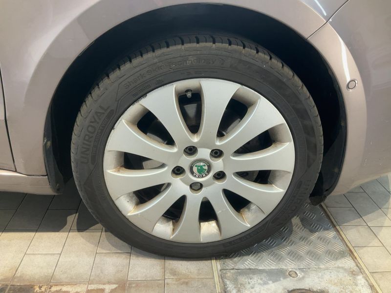 Skoda Superb 2.0 TDI Elegance 2012 – снимка 11