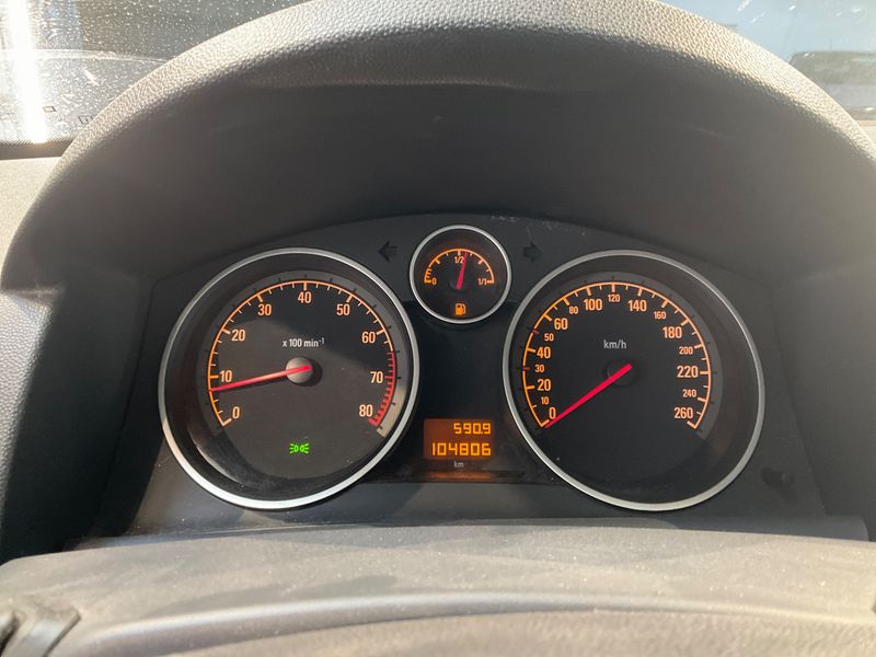 Opel Astra GTC 1.6 Innovation — zdjęcie 4