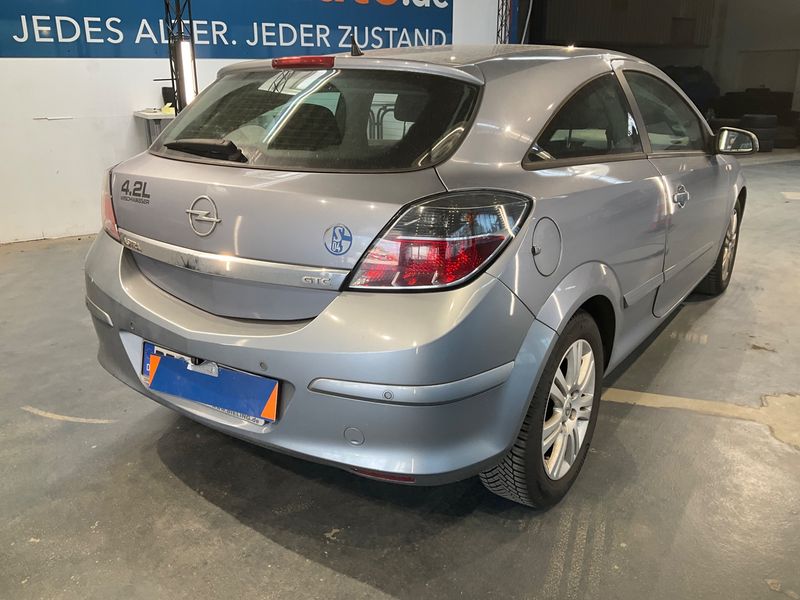 Opel Astra GTC 1.6 Innovation — zdjęcie 2