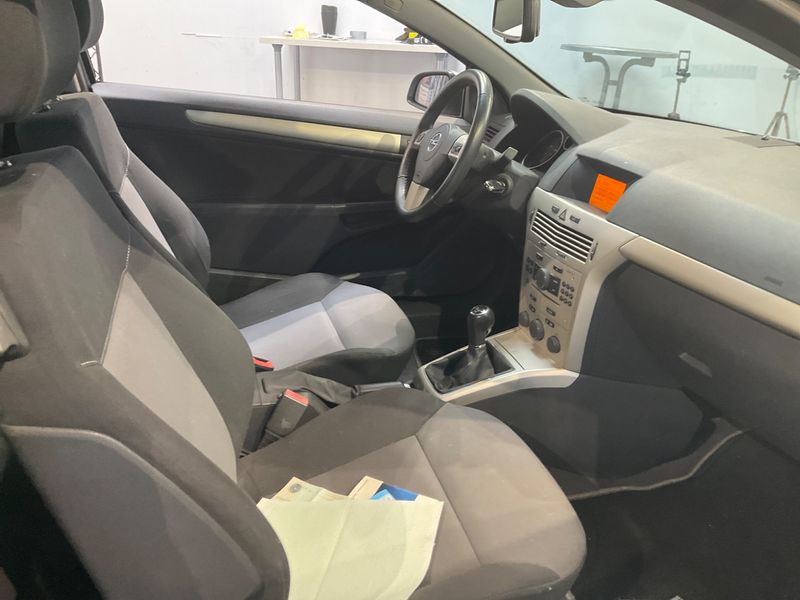 Opel Astra GTC 1.6 Innovation — zdjęcie 3