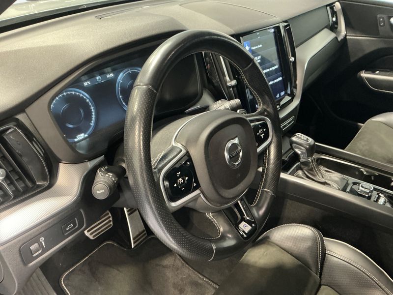 Volvo XC60 2.0 D5 R Design AWD 2018 – снимка 26