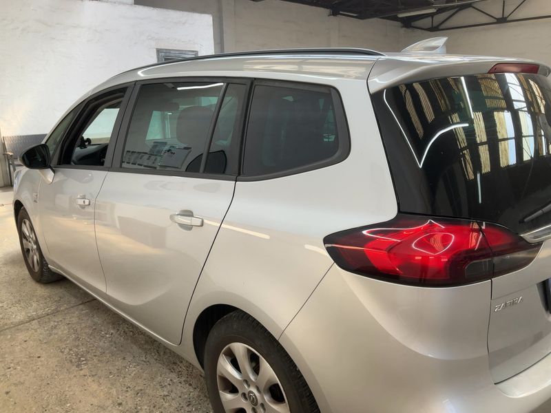 Opel Zafira Tourer 1.4 Turbo Active — zdjęcie 3