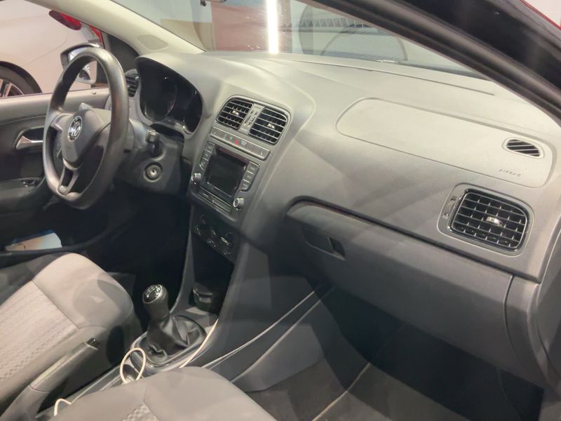 Volkswagen Polo 1.0 Trendline BlueMotion Tech — zdjęcie 12