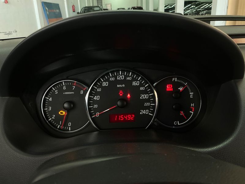 Suzuki Swift 1.6 Sport — zdjęcie 13