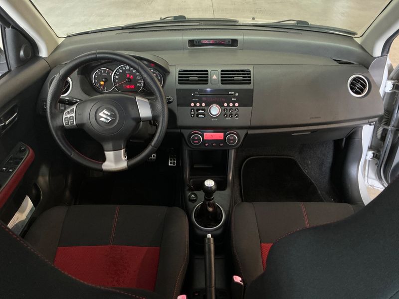 Suzuki Swift 1.6 Sport — zdjęcie 12