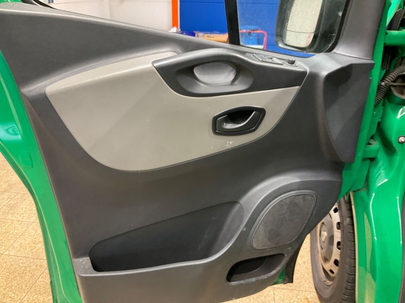 Renault Trafic 1.6 dCi L1H1 2,7t Komfort 2015 – снимка 31