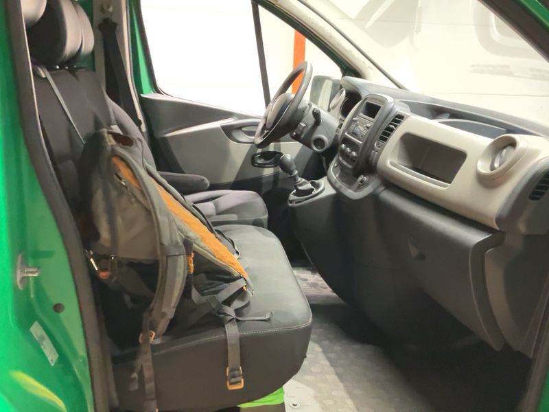 Renault Trafic 1.6 dCi L1H1 2,7t Komfort 2015 – снимка 16
