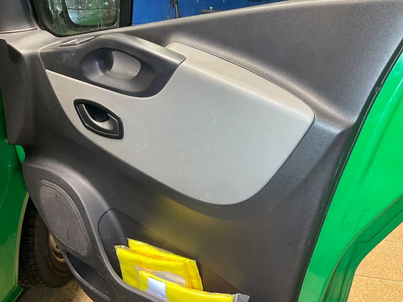 Renault Trafic 1.6 dCi L1H1 2,7t Komfort 2015 – снимка 29